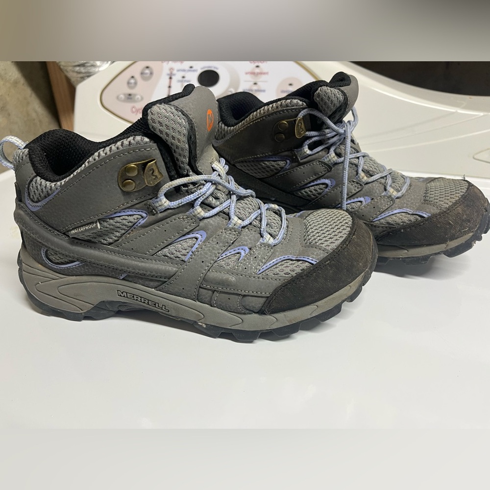 Merrell kids waterproof hiking boots size 3.5